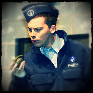 Acteur in "Bommen in de barak" geschreven door Karel Eens